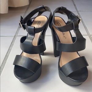 Breckelle’s Black Sandals.